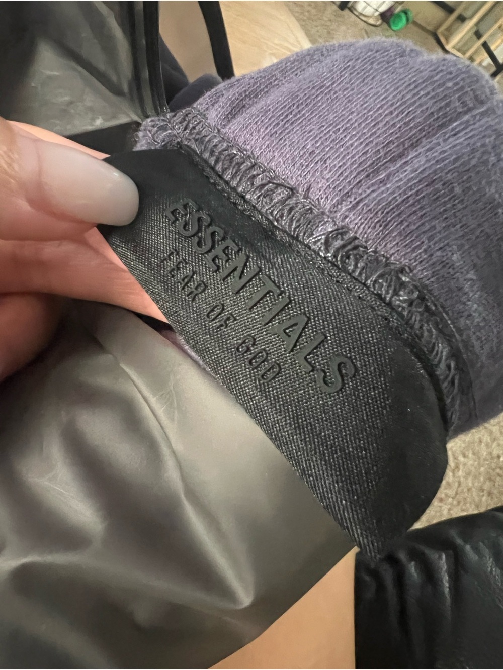Essentials jogger - Picture 2 of 3